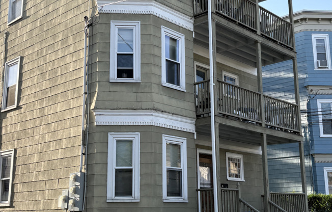 24 Litchfield St 2