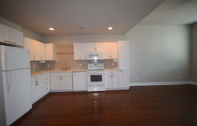 1 bed, 1 bath, 656 sqft, $975, Unit 308