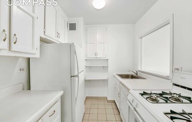 Studio, 1 bath, 400 sqft, $2,850, Unit 18K