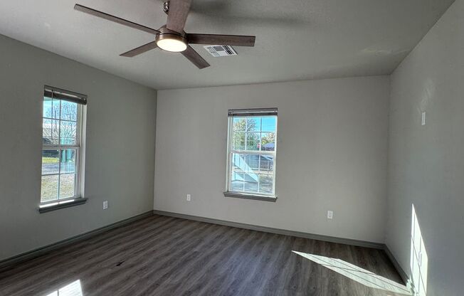 2 beds, 1 bath, $1,195