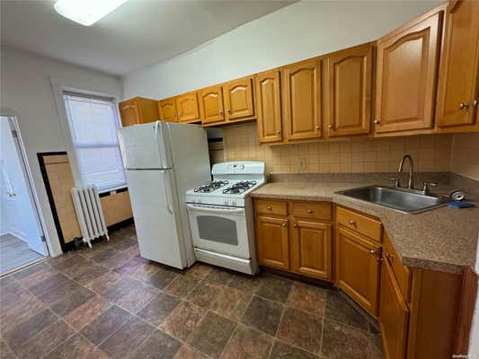 3 beds, 1 bath, $3,500, Unit 2