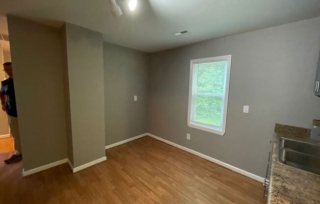 2 beds, 1 bath, $975