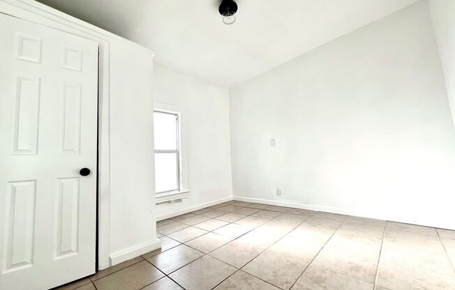 2 beds, 1 bath, $2,200, Unit 2389 Vermont