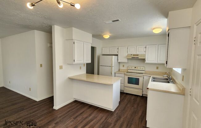 2 beds, 1 bath, $1,575