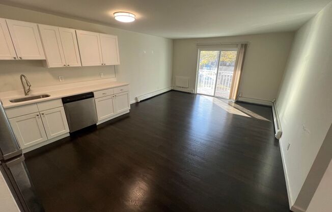 1 bed, 1 bath, 566 sqft, $2,030, Unit 215