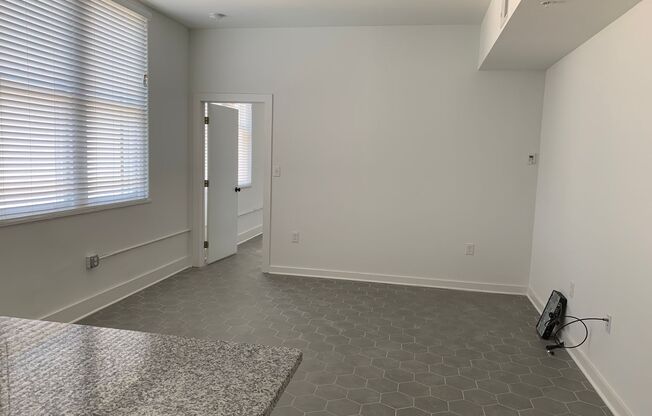 1 bed, 1 bath, 581 sqft, $905, Unit 304
