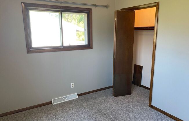 2 beds, 1 bath, 800 sqft, $795