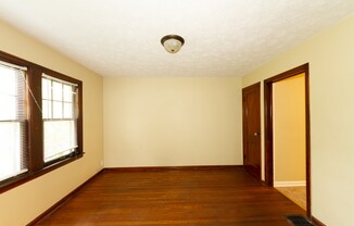 1 bed 1 bath. Located in desirable Christian Park.