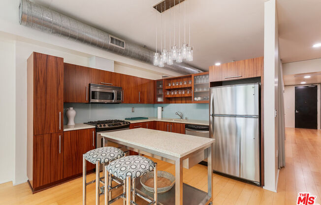 1 bed, 1 bath, 860 sqft, $3,200, Unit 407