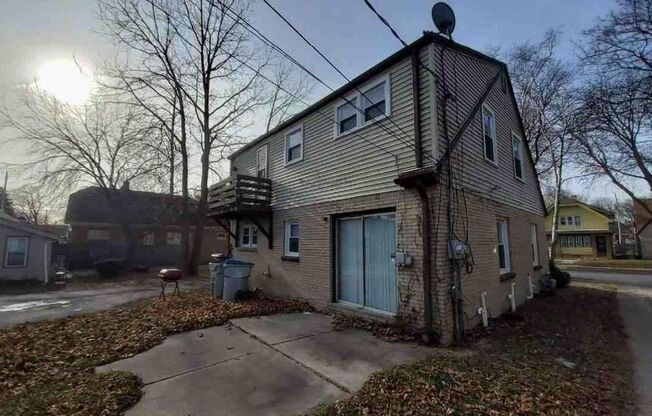 3260-3260A N 49th St