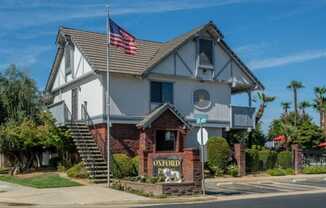 Oxford Park Apartments