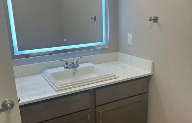 Studio, 1 bath, 500 sqft, $995, Unit 18