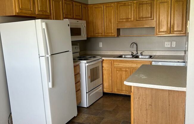 2 beds, 1 bath, 889 sqft, $1,100, Unit 6909-A