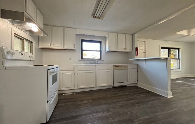 3 beds, 1 bath, $995