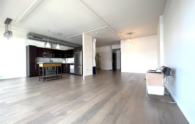 1 bed, 1 bath, 990 sqft, $3,200, Unit 606