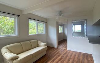 Aina Haina BIG 3 bedroom, 2 bath + den could be 4th & 5th bedrooms, utilities incl, pet negotiable