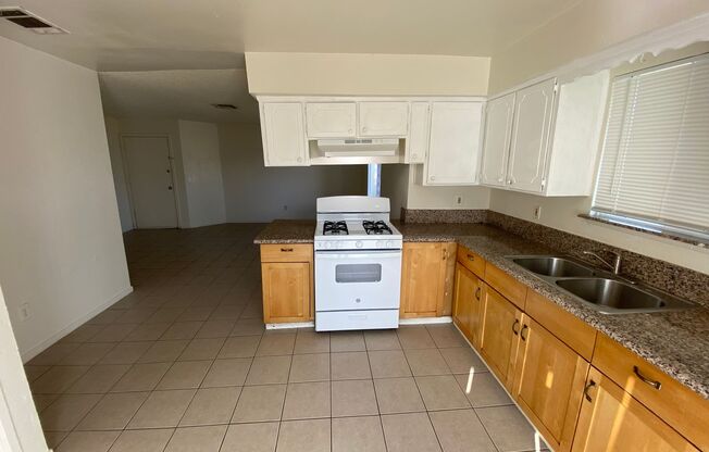 3 beds, 2 baths, 1,100 sqft, $1,475, Unit 321