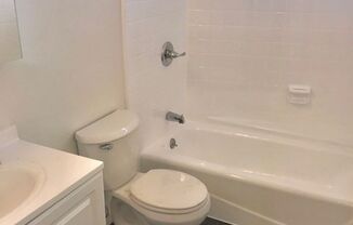 Studio, 1 bath, 425 sqft, $1,795, Unit 05