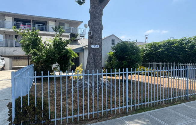 1956 N PARISH PL