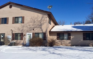 2Br/1Ba TH w/Attached 1 CG in Brooklyn Park!