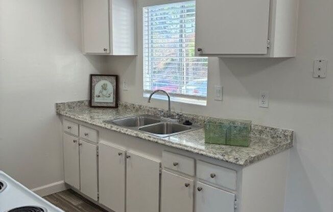 2 beds, 1.5 baths, 950 sqft, $2,045, Unit 52