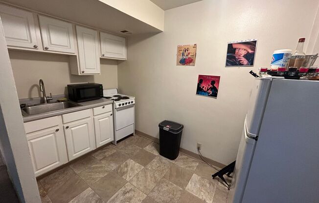 1 bed, 1 bath, $875, Unit 212