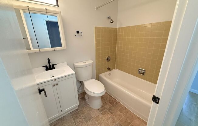 1 bed, 1 bath, 607 sqft, $1,850, Unit 801