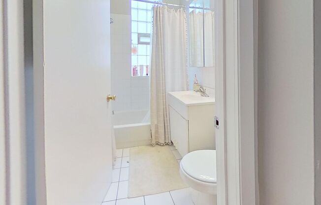 1 bed, 1 bath, 875 sqft, $1,820, Unit 1335 1A