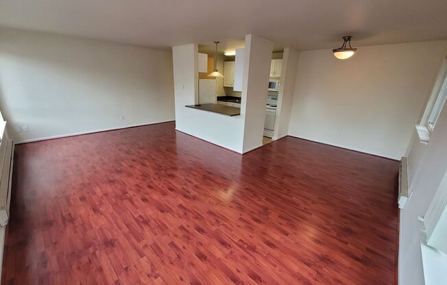 2 beds, 1 bath, 820 sqft, $2,795, Unit R-212
