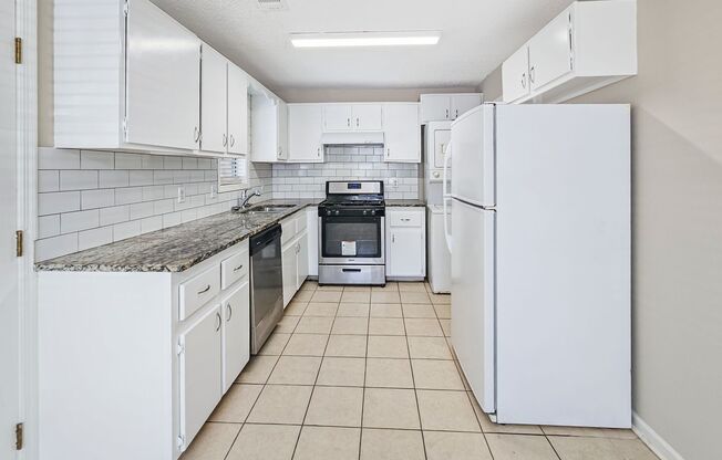 3 beds, 2 baths, $2,000, Unit Unit B