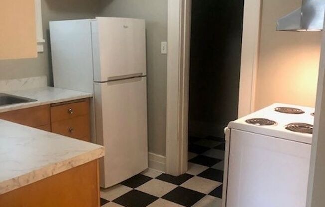 Studio, 1 bath, 300 sqft, $1,395, Unit B