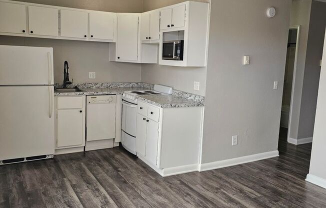 Studio, 1 bath, 440 sqft, $855, Unit 129