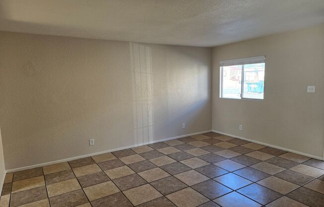 2 beds, 1 bath, 750 sqft, $1,175, Unit UNIT 3