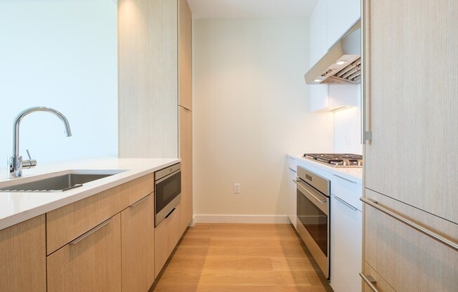 1 bed, 1 bath, 815 sqft, $4,800, Unit 25H