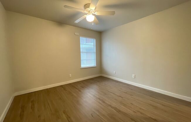 2 beds, 2 baths, 900 sqft, $1,550, Unit LAW11-204