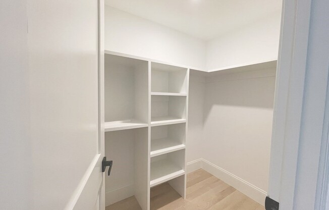 3 beds, 2.5 baths, 2,484 sqft, $5,000, Unit 2