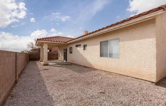 Single story, 4br with no HOA