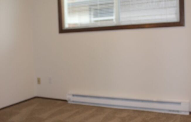 3 beds, 1 bath, $2,350, Unit # SPITZFAMILY 5