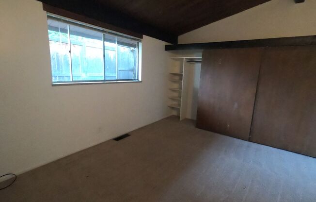 3 beds, 1 bath, $3,750, Unit C