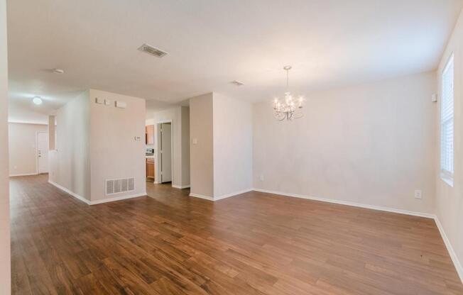 2803 AMBER WAVES LN