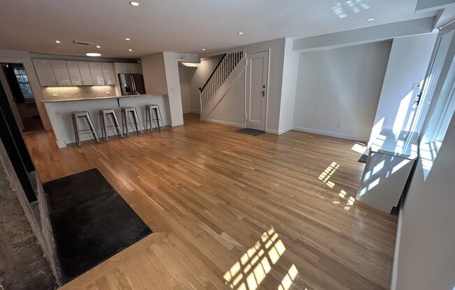 406 W 20 ST