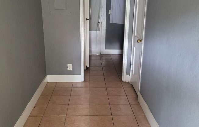 1 bed, 1 bath, 550 sqft, $575, Unit 8-C