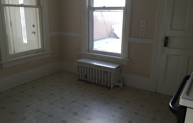 2 beds, 1 bath, $895, Unit lower