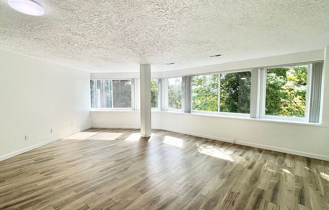 2 beds, 2 baths, 950 sqft, $1,675, Unit 205