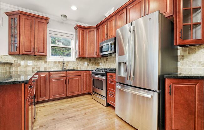 2430 W IOWA ST