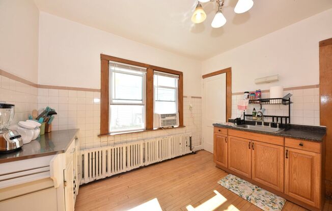 3 beds, 1 bath, $1,895, Unit 2906 N. Maryland Ave.