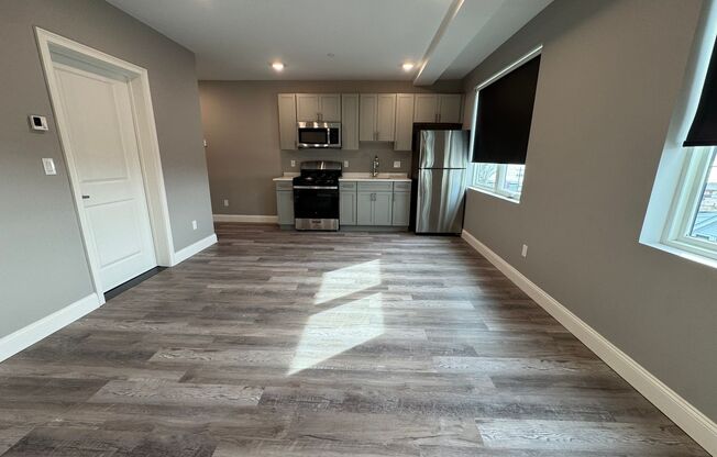 2 beds, 1 bath, 741 sqft, $2,700, Unit 213