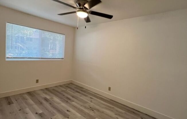 2 beds, 1 bath, $1,375, Unit 15