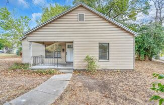 Newly remodeled 2 bedroom / 1 bath house!