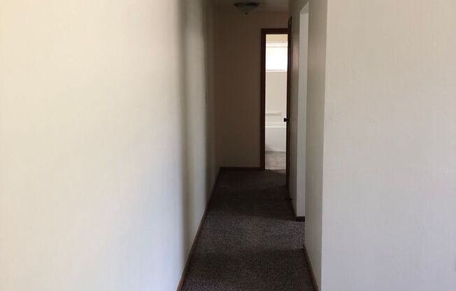 1 bed, 1 bath, 560 sqft, $700, Unit 04